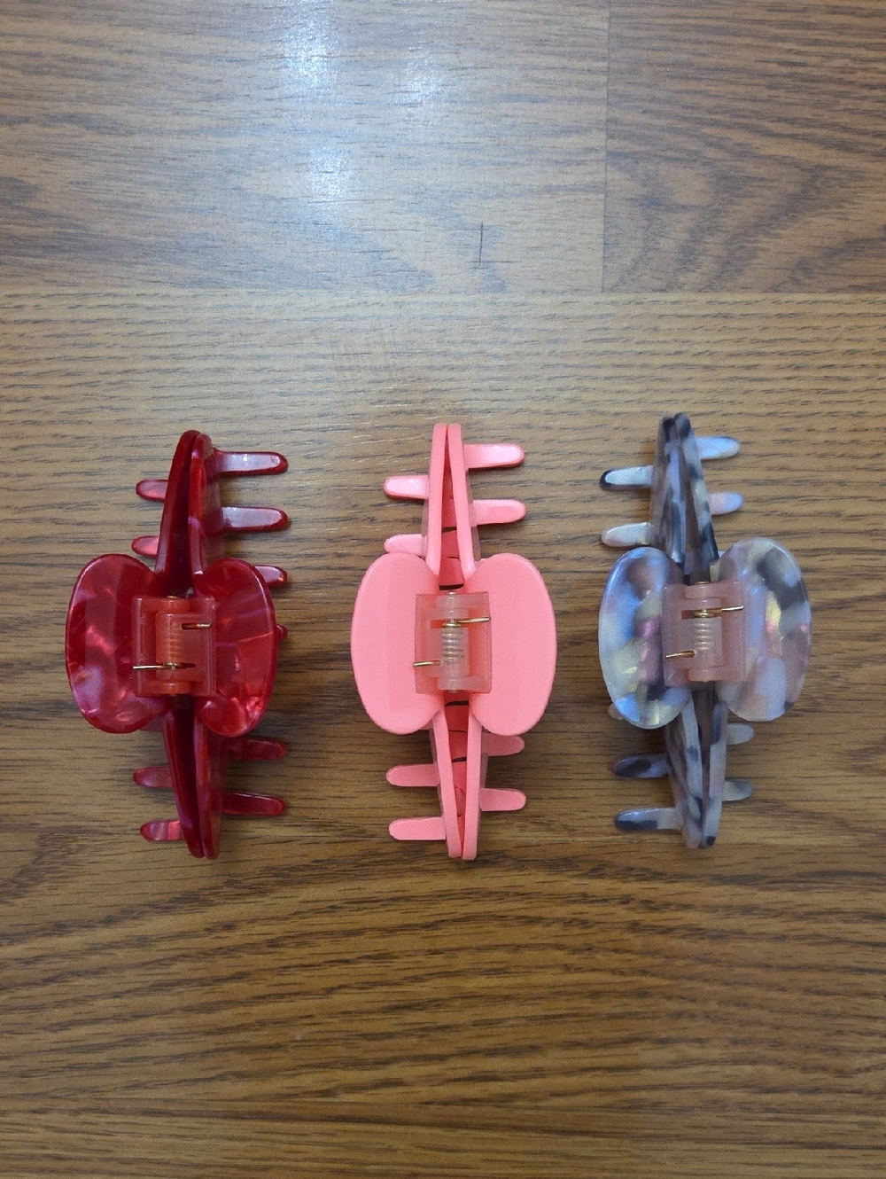 ❌❌❌ SOLD ❌❌❌3 Alo Yoga 90's Claw Hair Clips Bundle